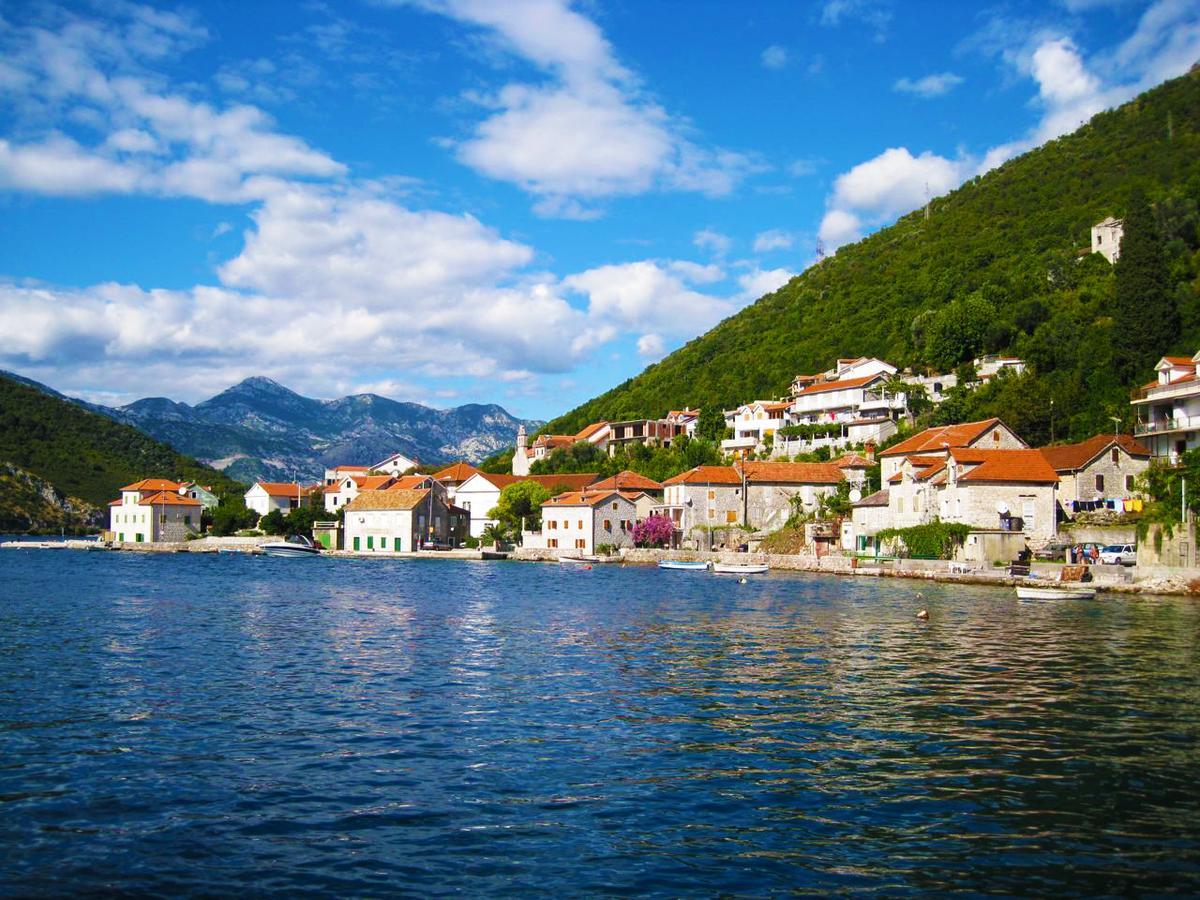 Apartments Lola Tivat Exterior foto